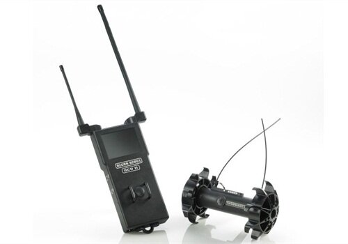 Сам робот с ПДУ от него. Гантелька с мультиметром)