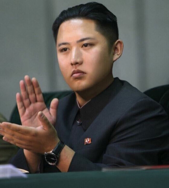 Источник картинки koreatimes.co.kr Там оно подписано как  работа неизвестного автора "Screen capture from Facebook" 