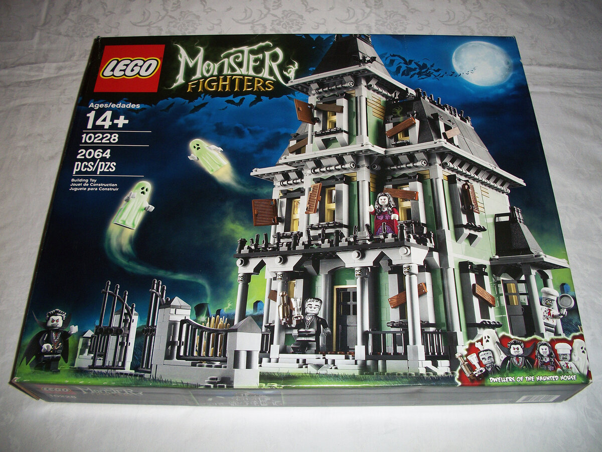 LEGO 10228 Haunted House: фронтальная сторона коробки. 