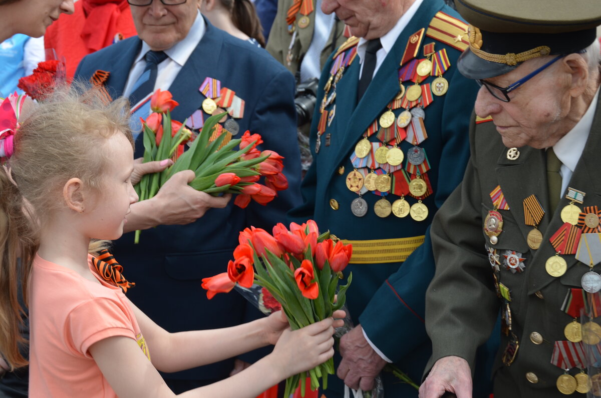 Картинки ветераны великой отечественной войны с детьми