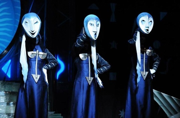  
Dominica Matthews, Sian Pendry и Jane Ede (помощницы Царицы ночи)