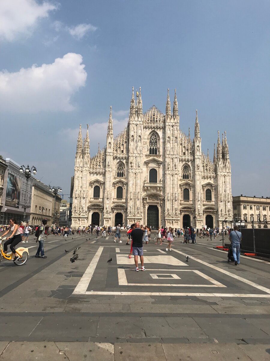 Дуомо. Да, он немного у меня падает)