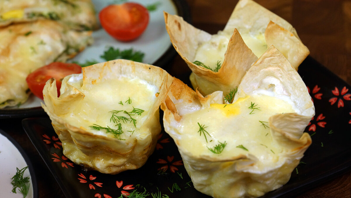  Как приготовить простой и вкусный завтрак или перекус из яиц, лаваша и сыра?! Приготовим двумя легкими способами, которые оценят ваши домашние. Времени на готовку потребуется минимум 
