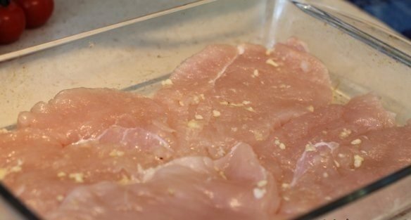 выложить в форму для запекания.