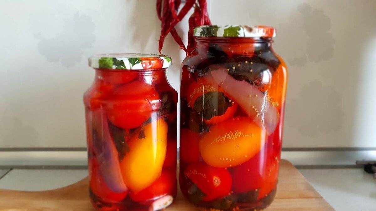  вкусный салат на зиму Пальчики оближешь, его всегда готовит моя мама, я вам тоже хочу его показать, я уверена ваши домашние его сразу полюбят.