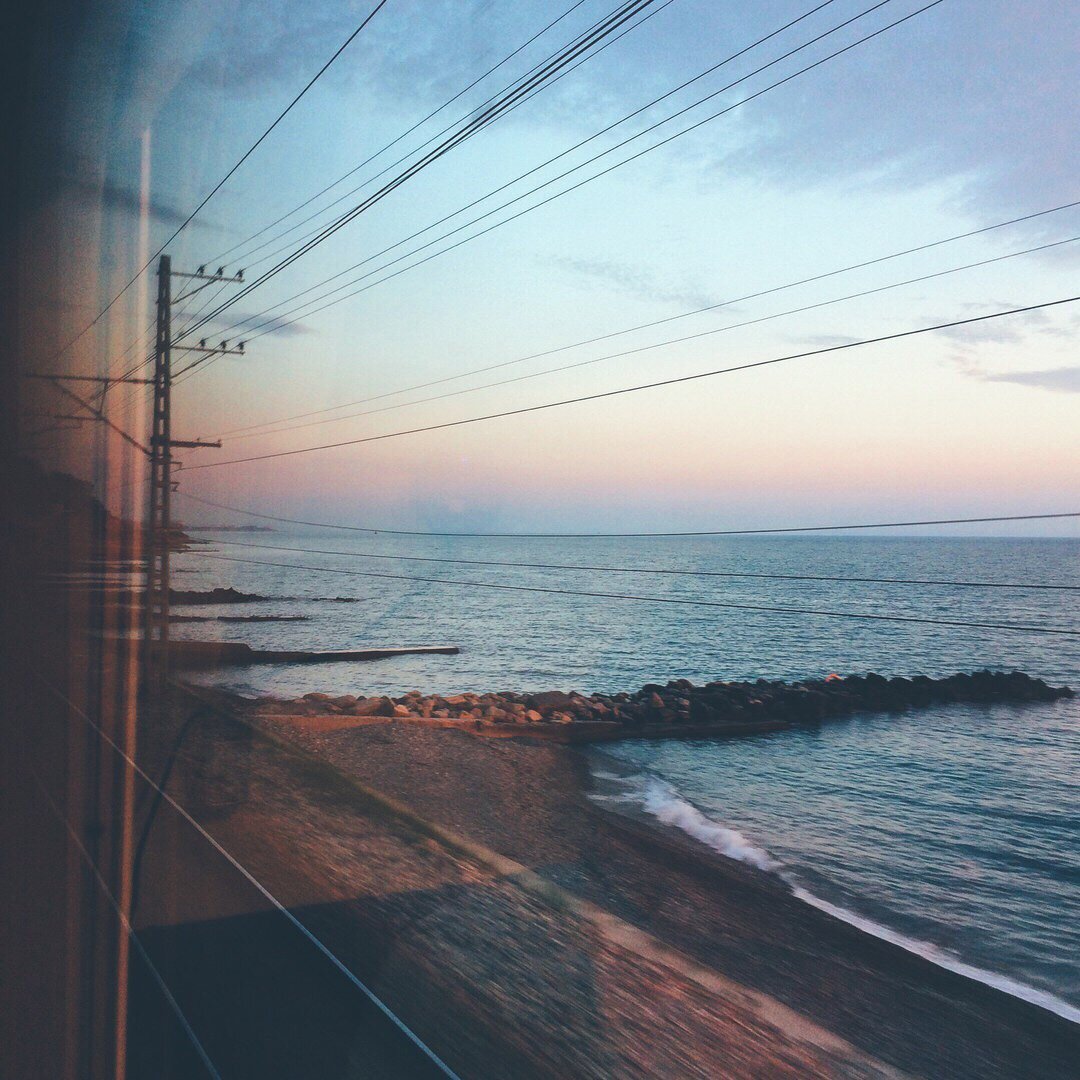 Отпуск у моря. Не хочу уезжать с моря. Демотиваторы море отпуск. Море я еду. Отдых юмор.