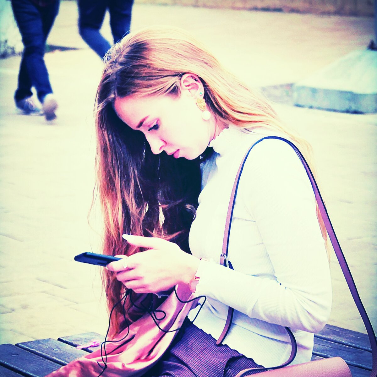 Известная мудрость о том, что нужно оказаться в нужное время в нужном месте, стала актуальна как никогда раньше. Те, кто хочет сохранить клиентов, активно подхватывают новый тренд. Остальные закрывают бизнес.