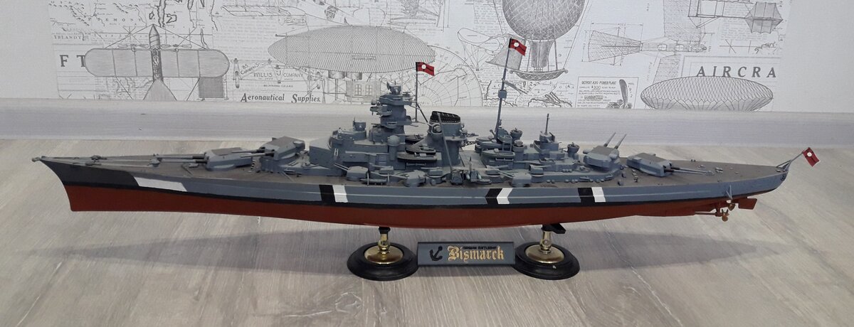 Линкор "Бисмарк" - рейдер Третьего Рейха.