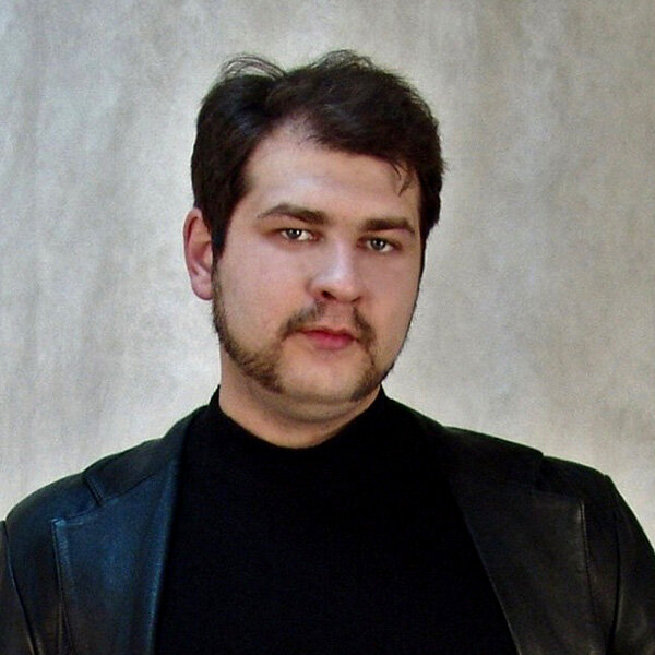 Олег Новокщенов