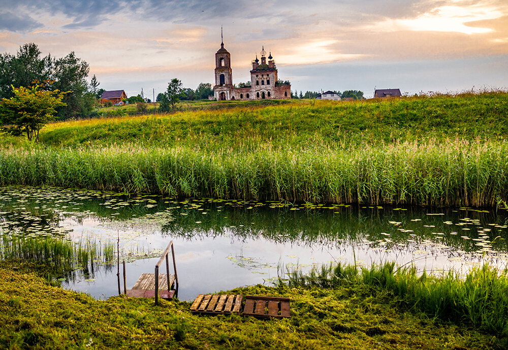 Церковь Флора и Лавра в селе Кибол, Владимирская область.