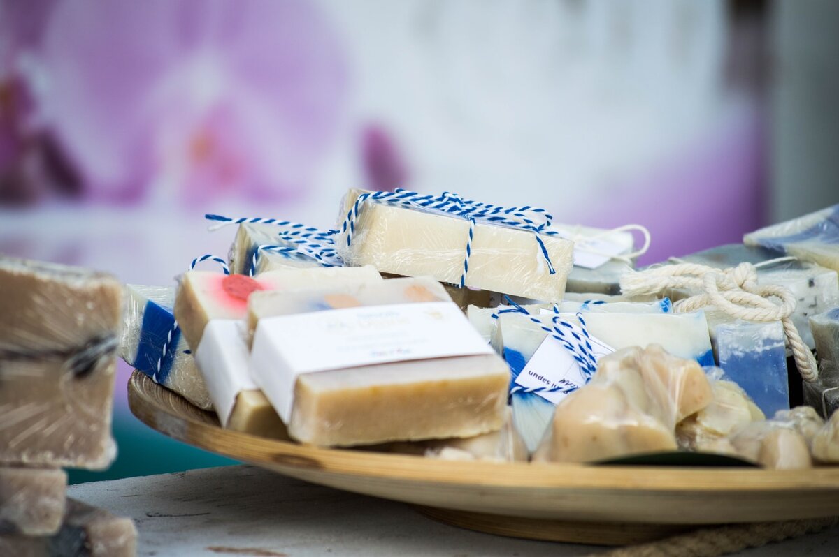 https://unsplash.com/photos/M13V8hgvm-E