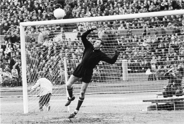 Лев Яшин в воротах (фото из Интернета)