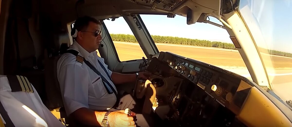 Алексей Кочемасов за штурвалом Boeing 777