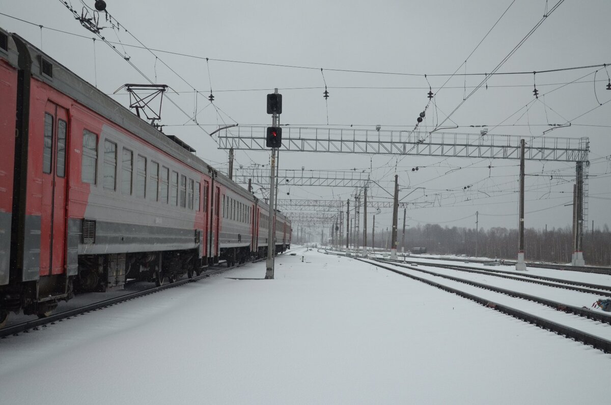 Электропоезд муром. Вековка станция ЖД. Вековка Муром. Пригородный поезд Вековка Черусти. Черусти Мороз.