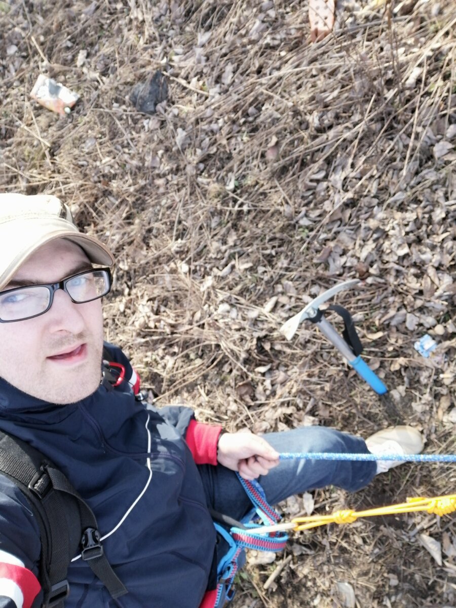 Вылез испытать верёвки 