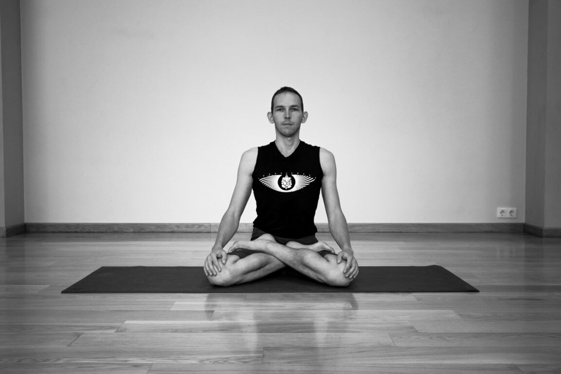 Источник фото: http://asana.ha-tha.ru/padmasana