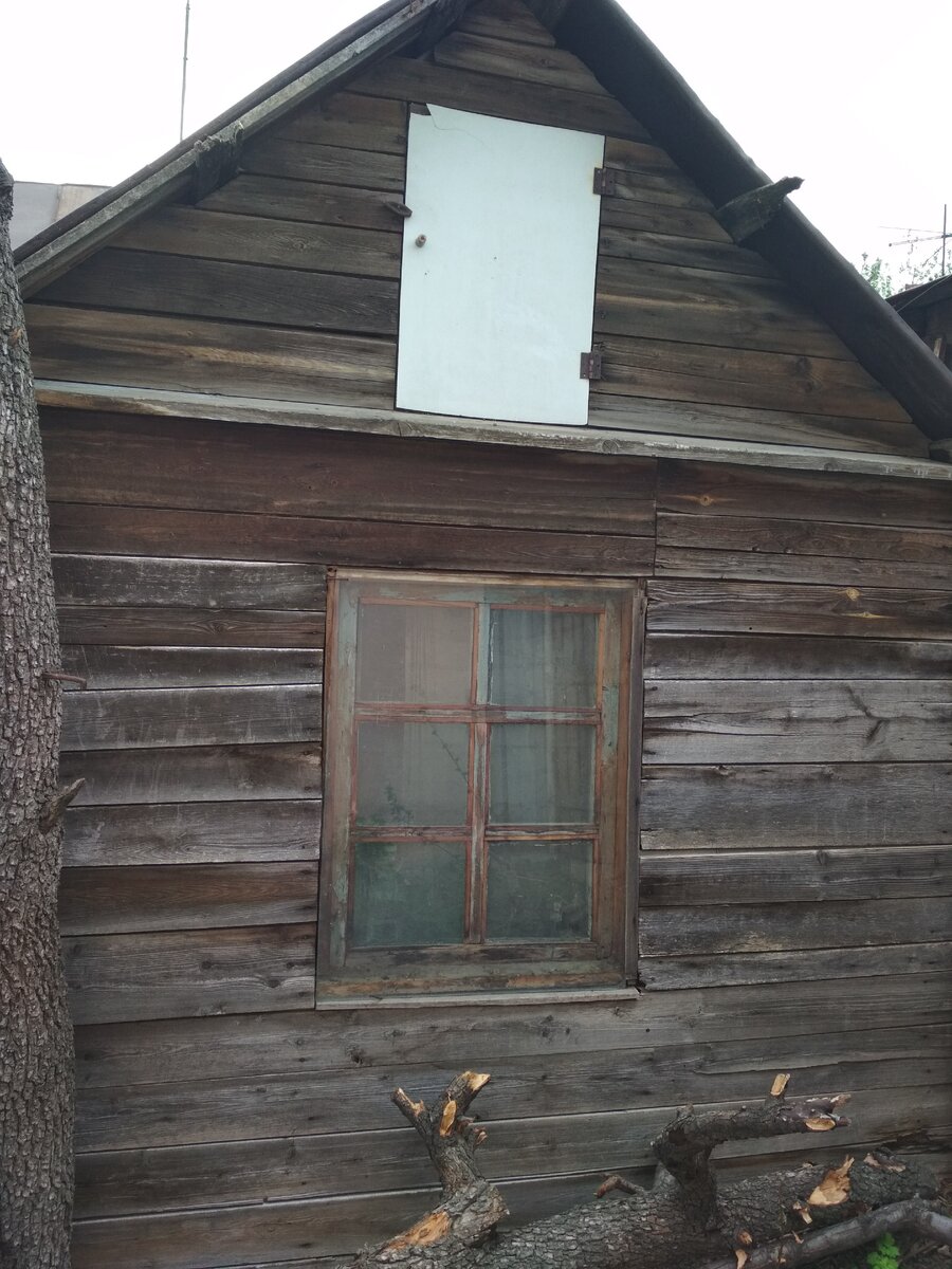Вот примерно такой домик был.