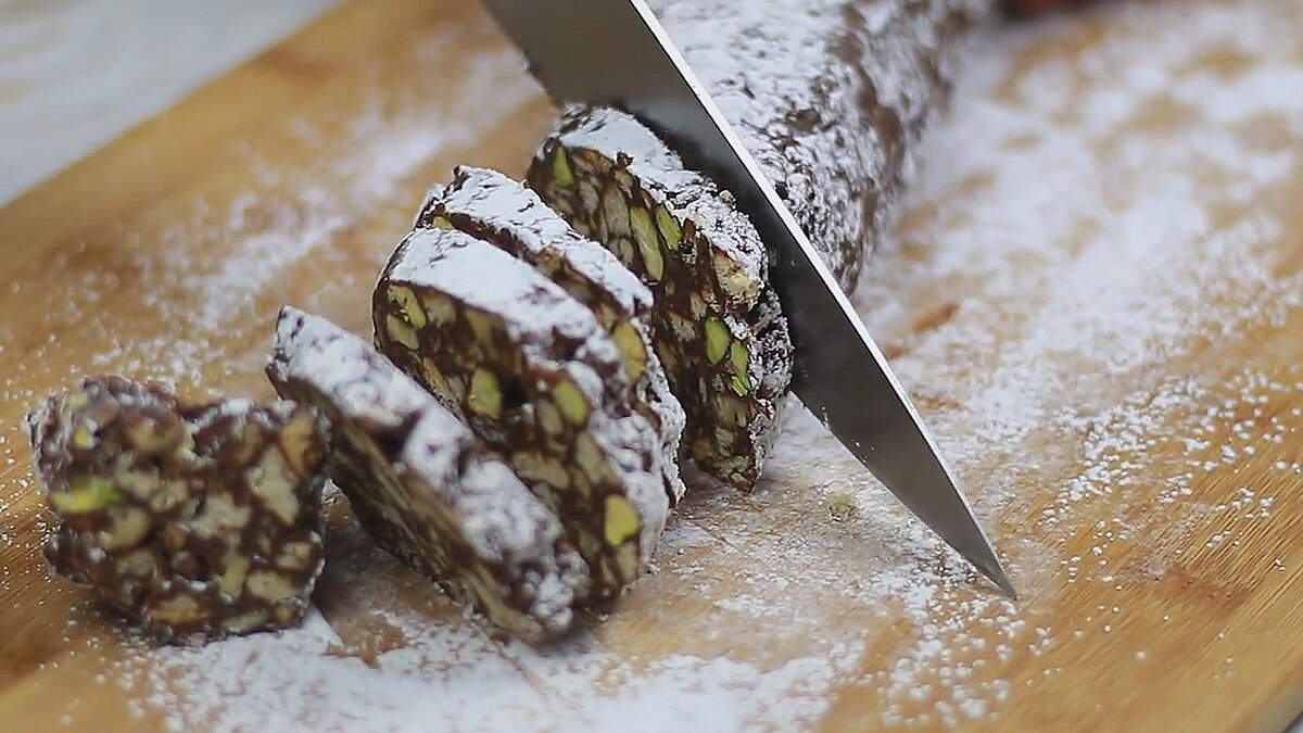 Шоколадная колбаса с фисташками и коньяком. Вкуснее и проще быть не может!  | КухняВкусныхБлюд | Дзен