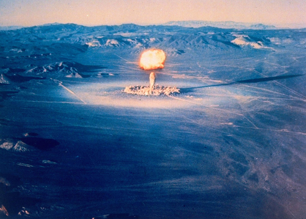 Nuclear testing. Остров новая земля ядерный полигон. Новая земля полигон водородная бомба. Новая земля полигон ядерных испытаний. Испытательный полигон на новой земле