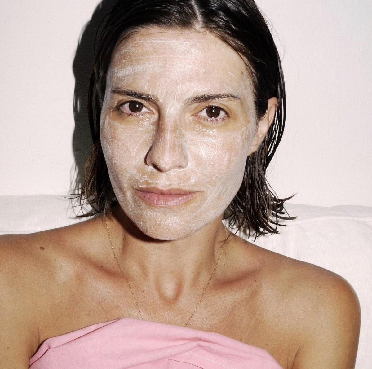 Не забывайте про снятие макияжа вечером, и на утро кожа Ваша кожа будет выглядеть восхитительно — увлажненной, сияющей, здоровой!