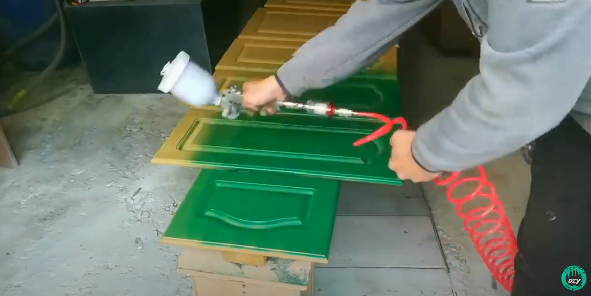 Нанесение краски.