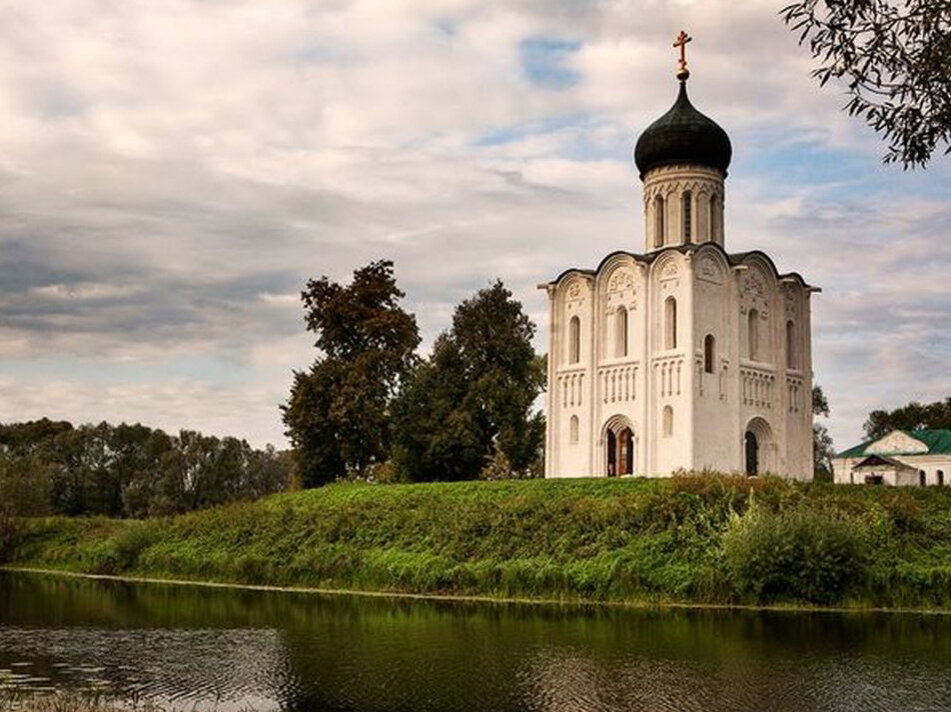 ЦЕРКОВЬ ПОКРОВА НА НЕРЛИ. ФОТОГРАФИЯ: BYVALI.RU