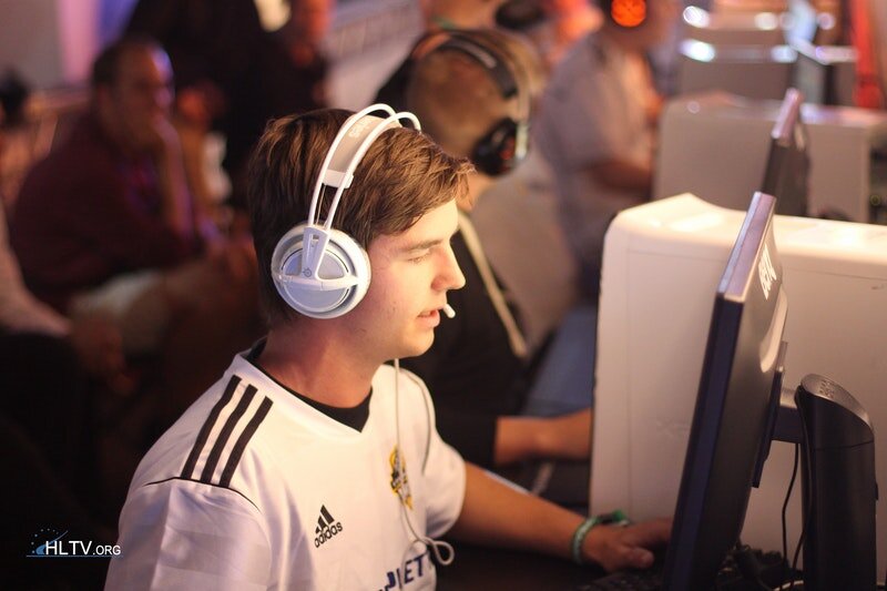 device начал свою карьеру в CPH Wolves