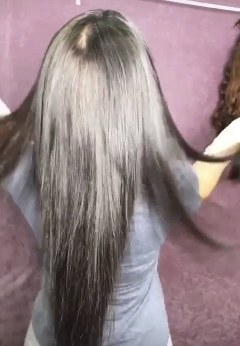 Здесь первое наращивание, и видите какая лысина на голове. 