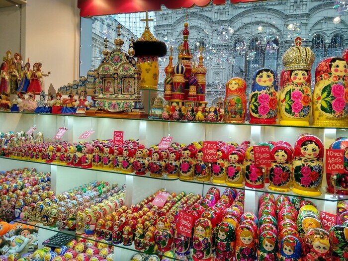 Какие сувениры англичане привозят из России, как думаете?