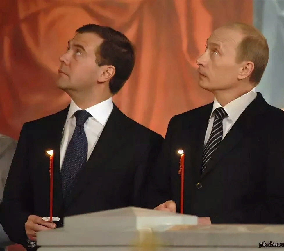 Точно также и стихийные коммунисты с комсомольцами, ставшие коммунистами и комсомольцами, чтобы быть как все или даже лучше других, не имея под собой базиса из знаний, не владея марксизмом, при определённых изменениях в обществе легко становясь верующими.