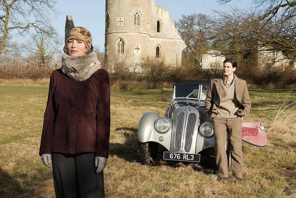  Джессика Бил в роли Лариты