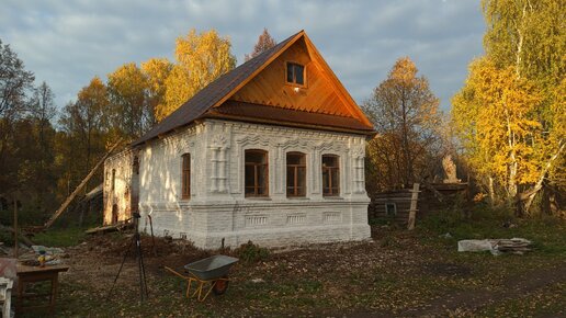 Прибираюсь во дворе дома прадеда. Вывез все кирпичи и мусор