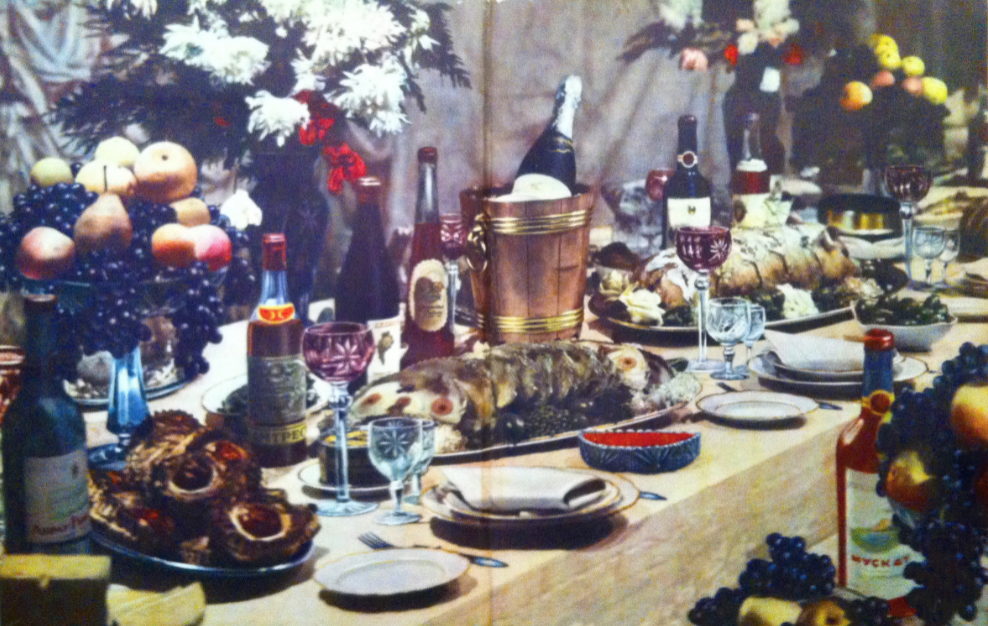Так стандартный советский новогодний стол представлялся в советской "Книге о вкусной и здоровой пище"