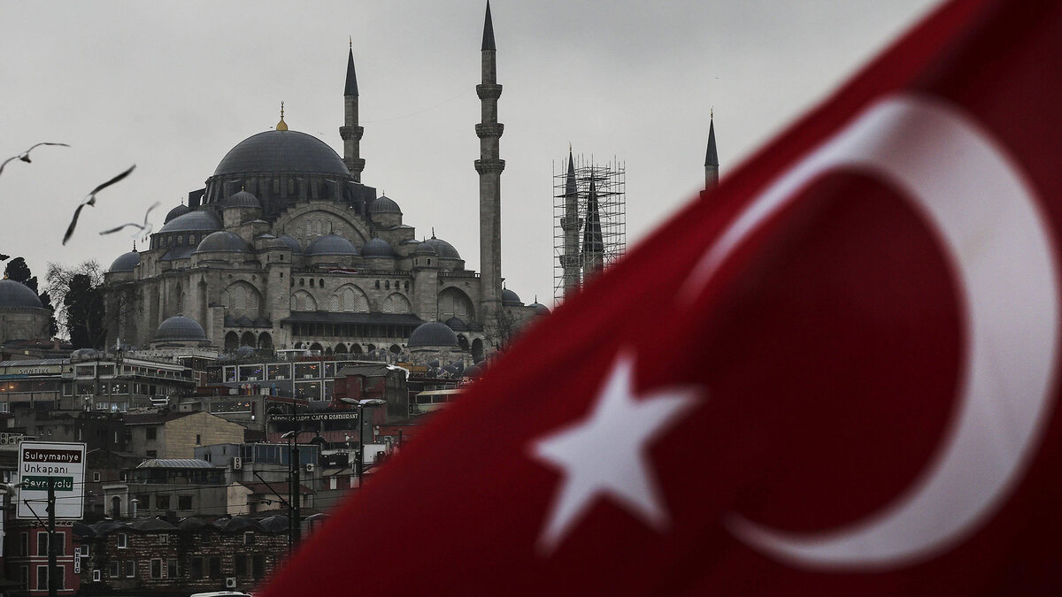 Emrah Gurel/ AP