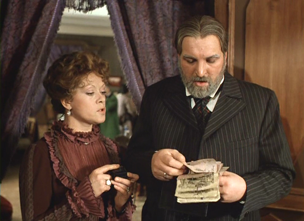 Фото - кадр из фильма "Жестокий романс". Источник: Яндекс Картинки