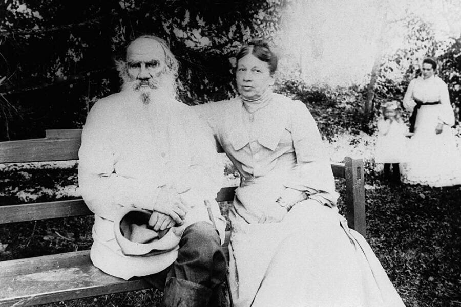 Лев Толстой с женой Софьей Андреевной. Источник: rg.ru