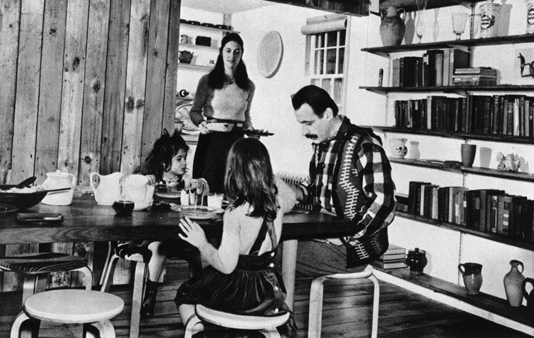 А.Горки с семьей