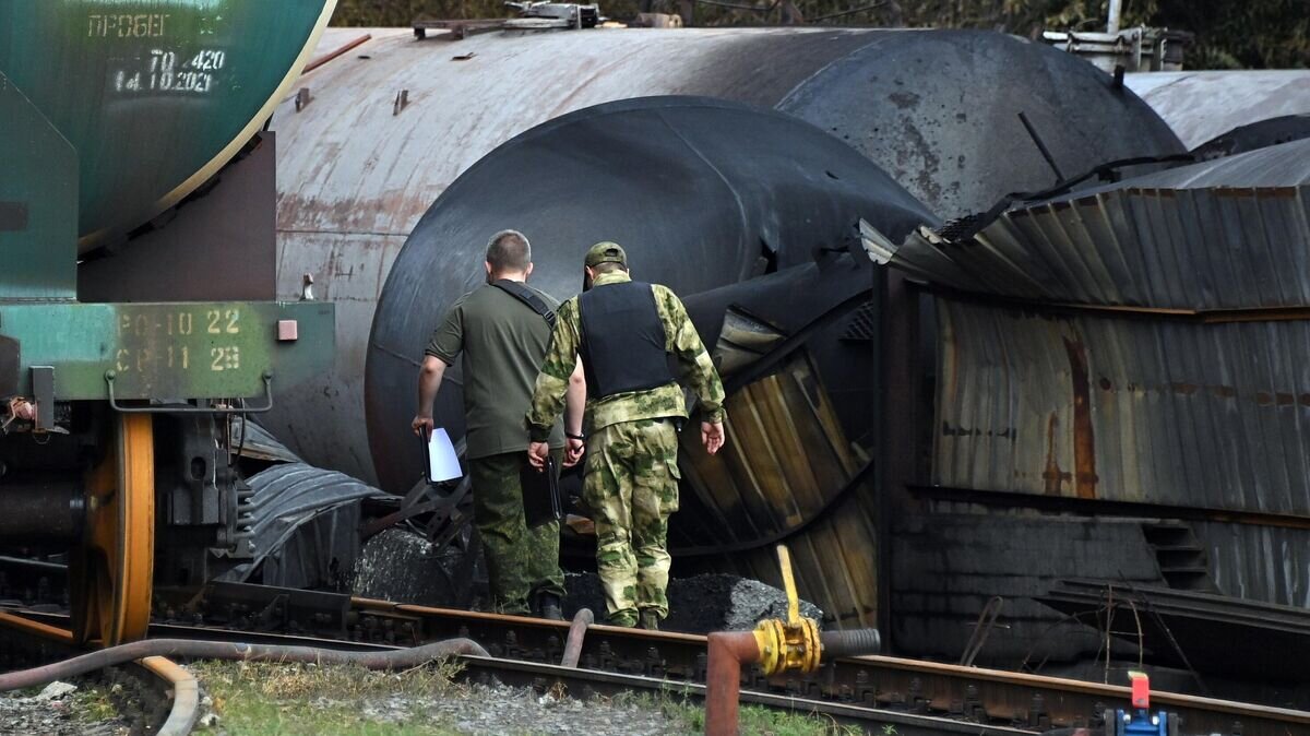    Последствия пожара на нефтебазе в Донецке© РИА Новости