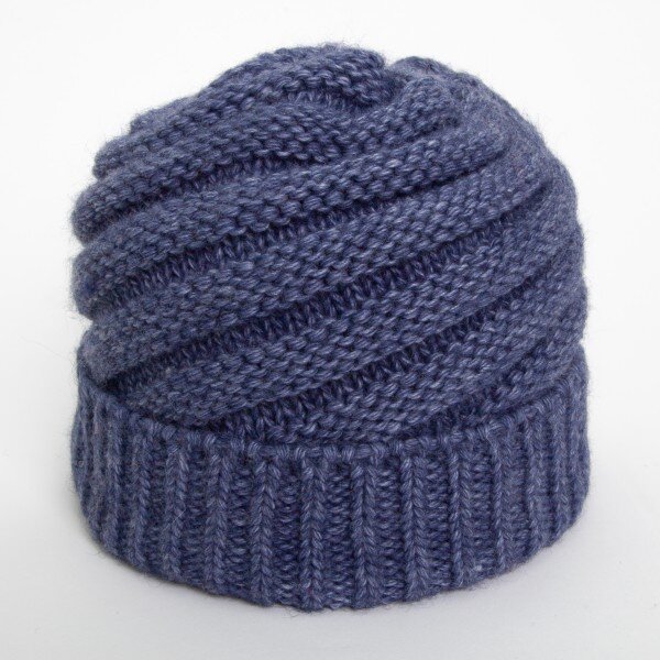 Устаревший тренд - шапки с горизонтальными полосками