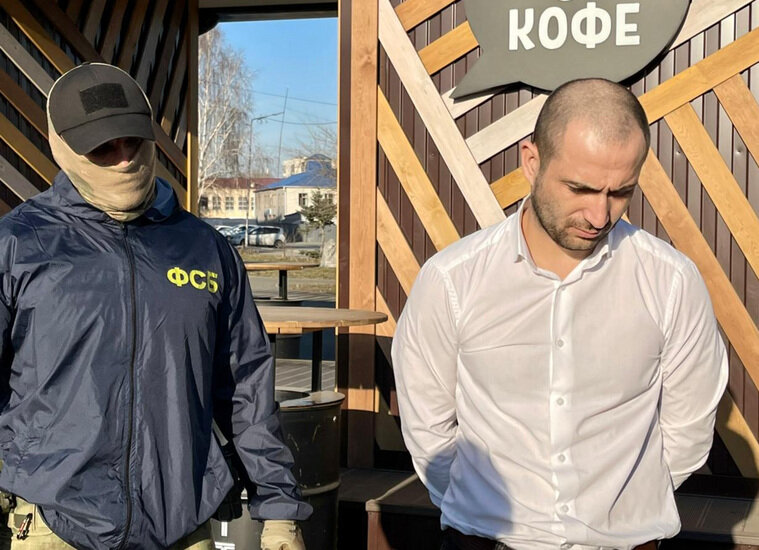    Сотрудники ФСБ задержали курганского дорожника при получении взятки