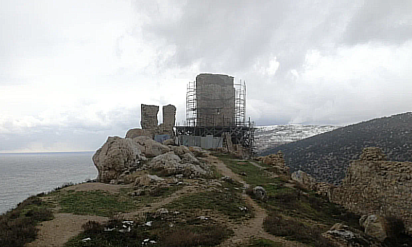 остатки крепости Чембало, фото взято из свободного доступа в интернете
