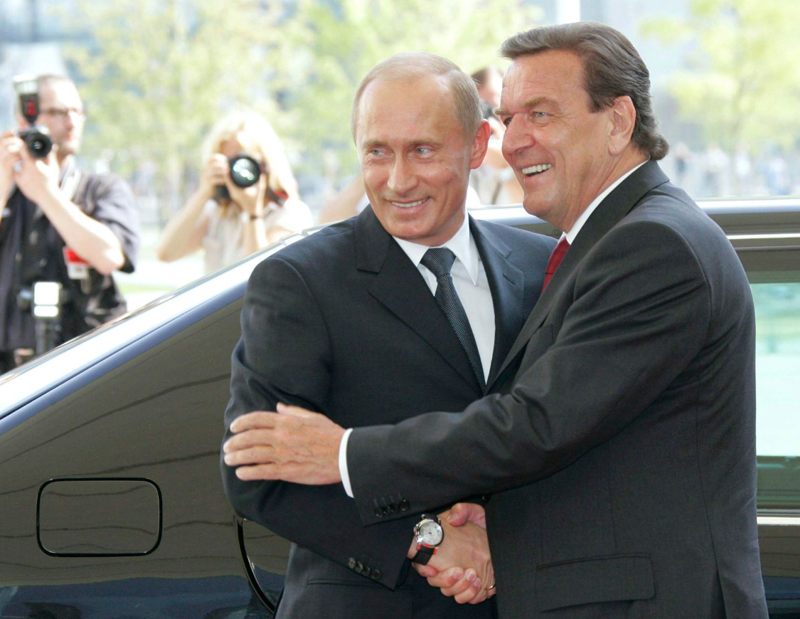 Владимир Путин и тогдашний канцлер Герхард Шрёдер в Берлине в 2005 году © ИТАР-ТАСС/ИМАГО
