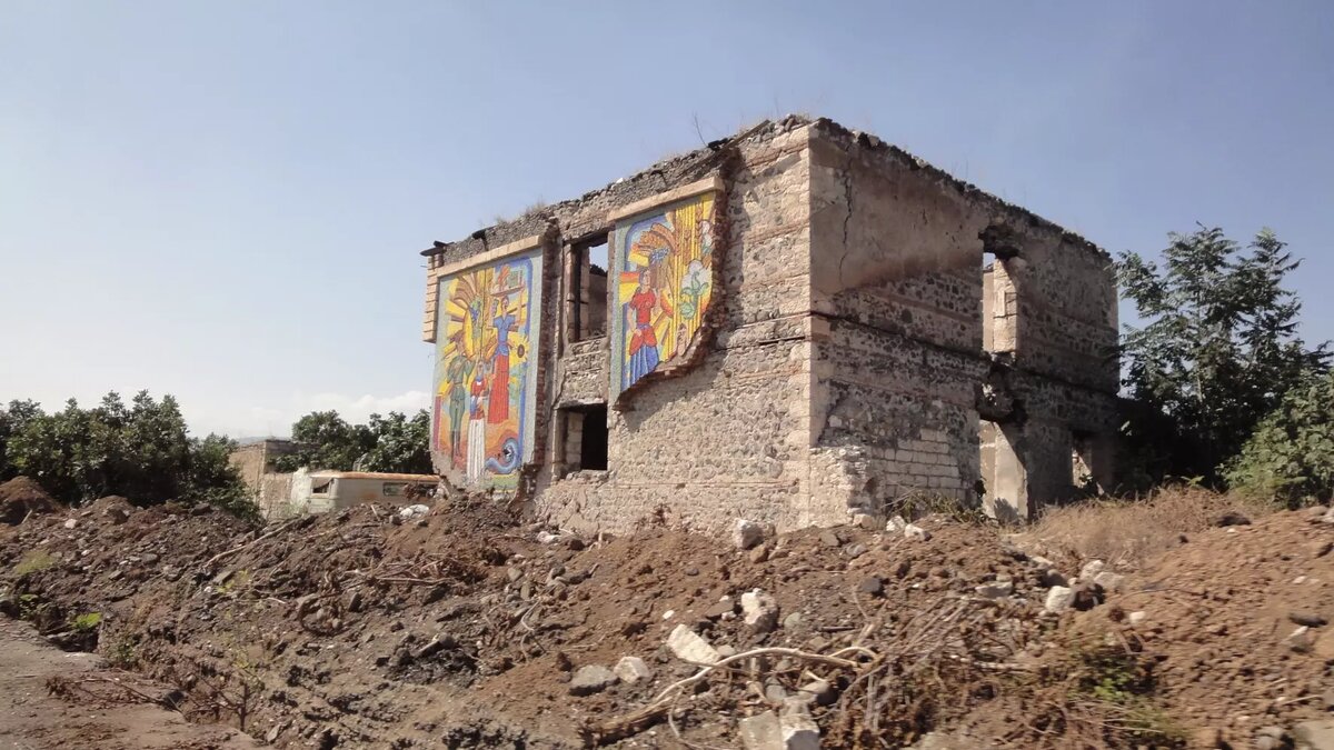     События в Карабахе вносят психологический дискомфорт в отношения между армянским и азербайджанским народами в Ростовской области. Но большинство людей сохраняют мудрость. Она удержит две крупные диаспоры донского региона от каких-либо столкновений, сообщил RostovGazeta политолог Александр Сухарь.