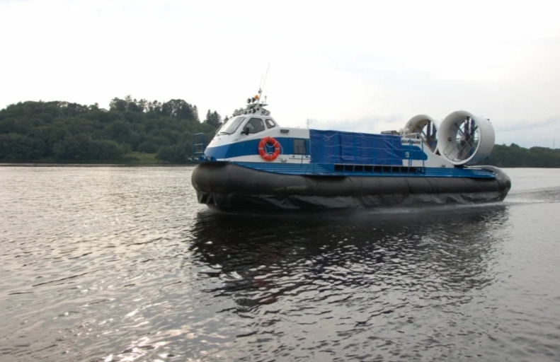 Судно для привлечения внимания северян