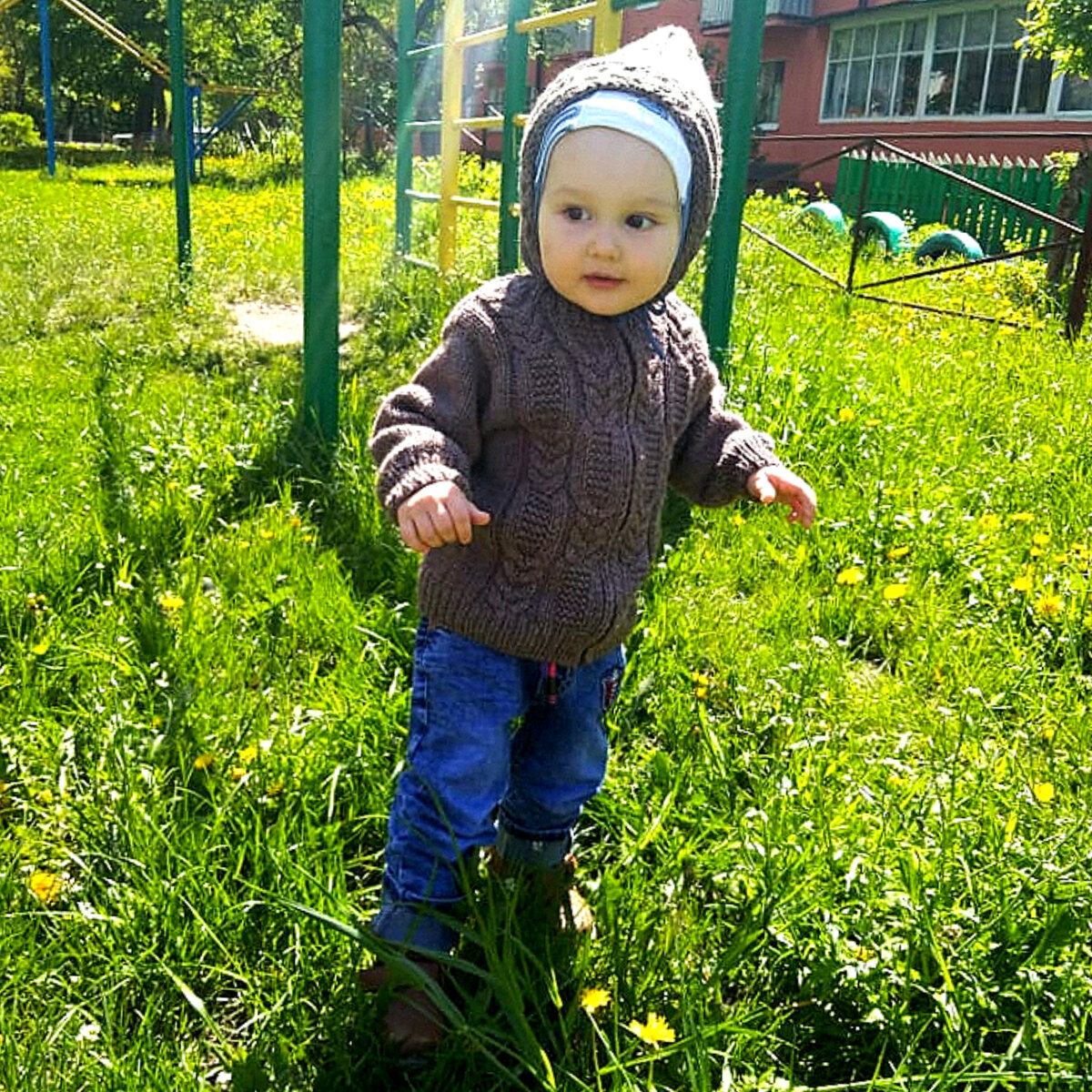 Курточку вязала внуку позапрошлой весной.