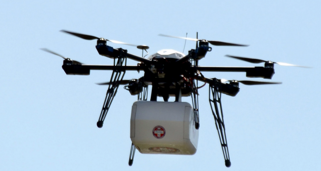 Пилот квадрокоптера. Fpv-дронов. Дрон с350. Дроны (беспилотные аппараты) в дчл. Оператор беспилотных летательных аппаратов.