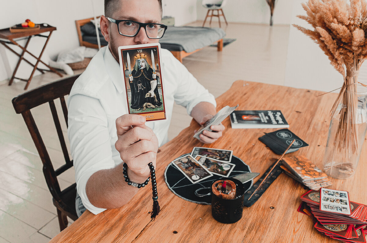 Таролог, психолог, мистик Сергей Нуштайкин