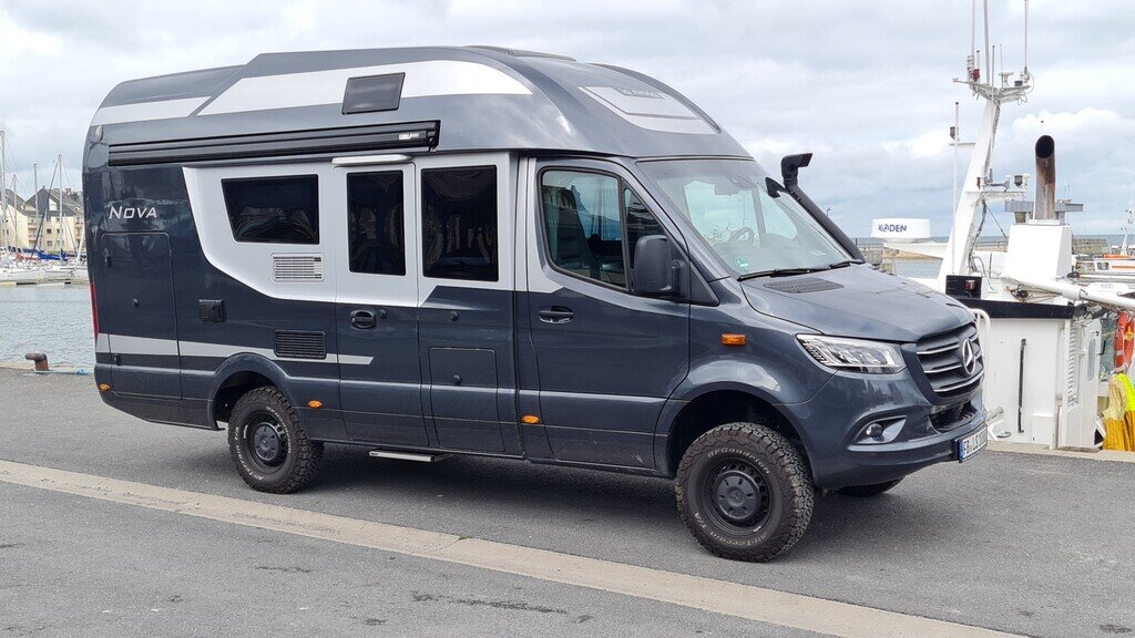 La Strada Nova M построена на базе полноприволного Mercedes Sprinter