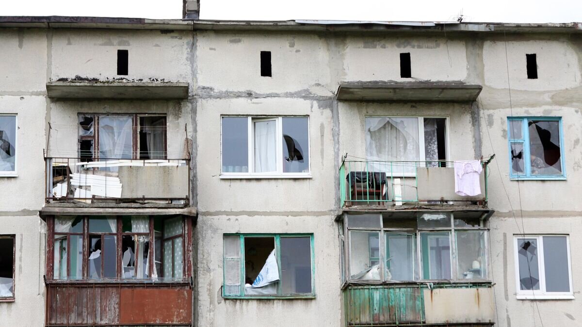    Последствия обстрела украинскими силовиками города Горловка © РИА Новости / Сергей Аверин