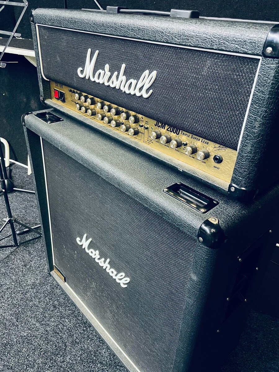 Собственно сам Marshall JCM 200 tcl 100 + Marshall 1960 BC Lead. 